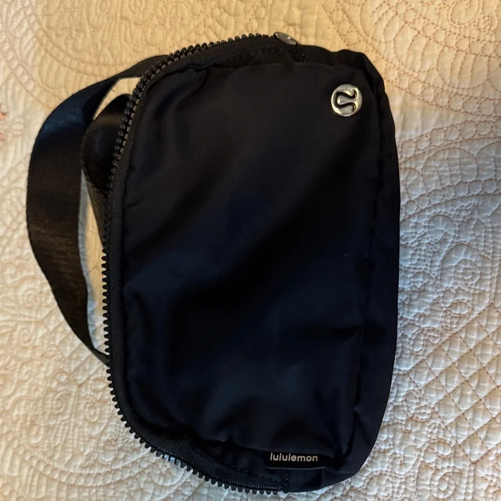 lululemon athletica Midnight Black Belt Bag - Picture 4 of 5